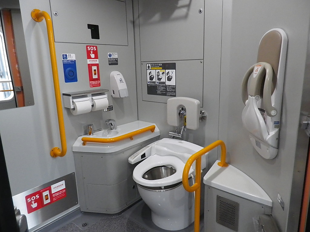 新型特急試乗会 JR四国 8600系特急形直流電車 多機能トイレ 2014.06.21